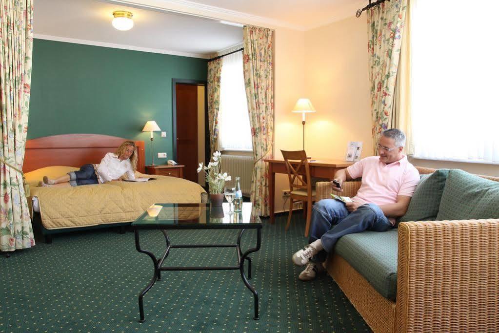 Hotel Zur Post Waldbreitbach Exterior foto