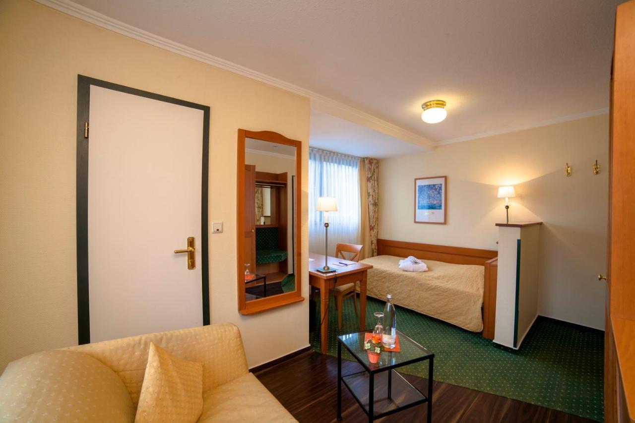 Hotel Zur Post Waldbreitbach Exterior foto